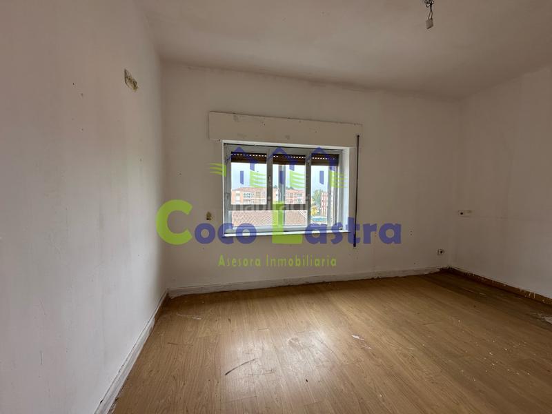 Foto 7063e8f8-7be4-4f41-99f2-6a547a525319. Piso en plaza maestro turina 1 piso para reformar. plaza maestro turina. en Salamanca