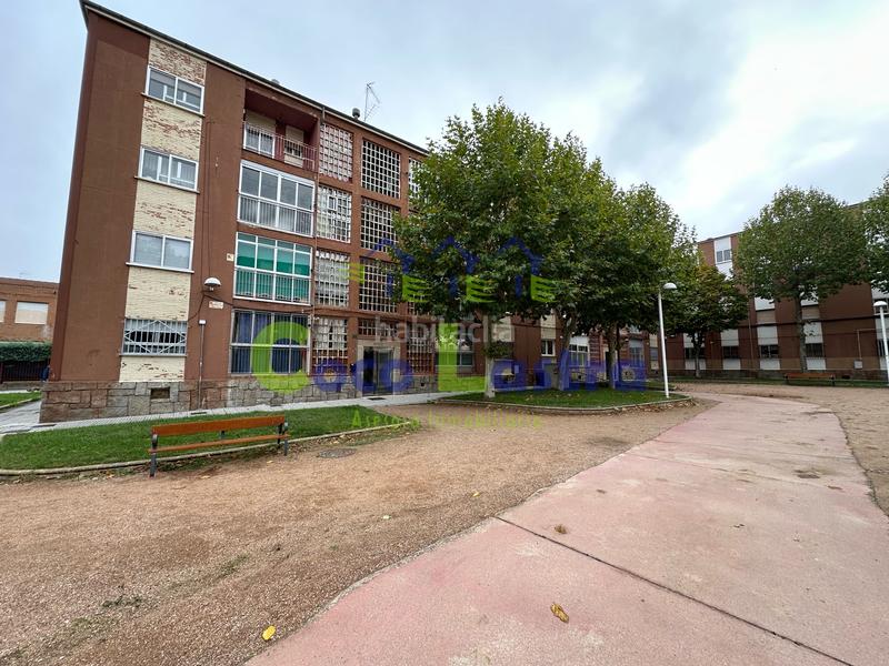 Foto 756cb199-c7e8-4a5c-a4a6-cb836b48359f. Piso en plaza maestro turina 1 piso para reformar. plaza maestro turina. en Salamanca