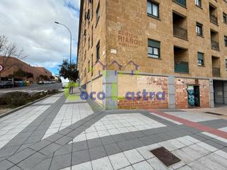Local Comercial en Calle la Bañeza 38