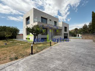 Xalet a Villamayor. Unifamiliar aislado reformado. urbanización vega de salamanca. v