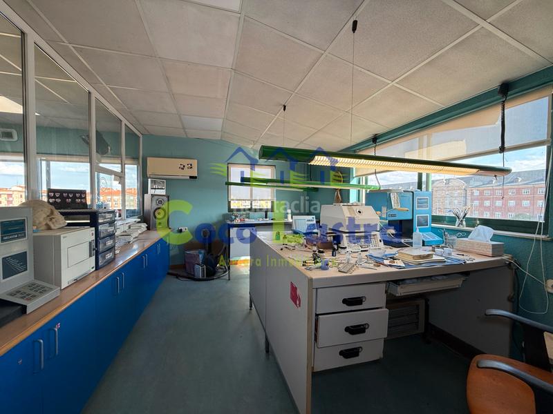 Foto c19a3313-21e5-4d49-8385-538fada17349. Bureau dans calle colombia 45 dans Rollo - Puente Ladrillo Salamanca