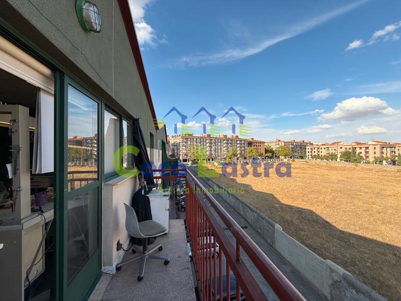 Foto b08a1eef-83de-41c7-a279-ddc875530de2. Büro in calle colombia 45 in Rollo - Puente Ladrillo Salamanca