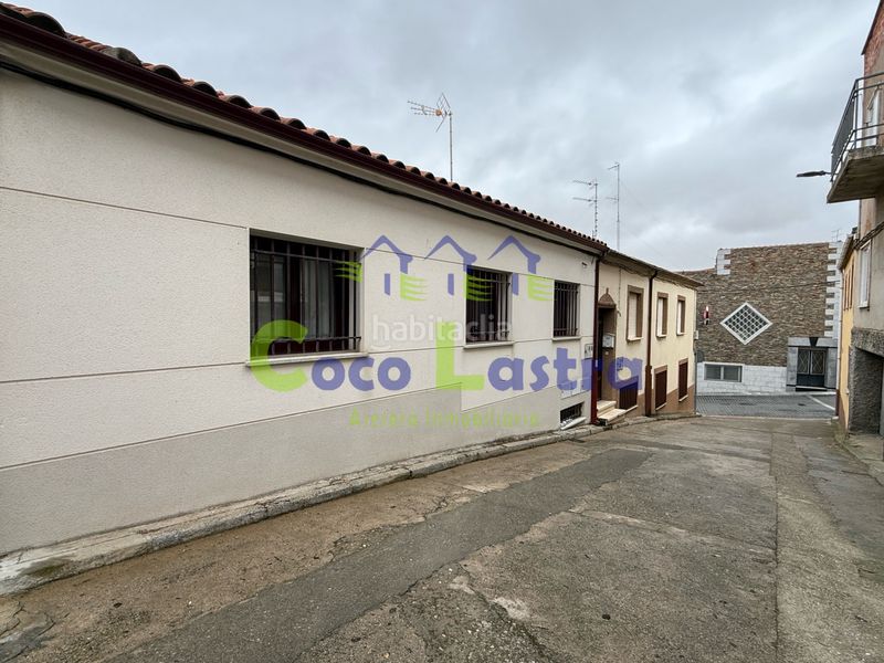 Foto 381a7dd3-bded-4945-9e1c-ff023834ed49. Casa a schiera in calle santa maría 2 in Alba de Tormes
