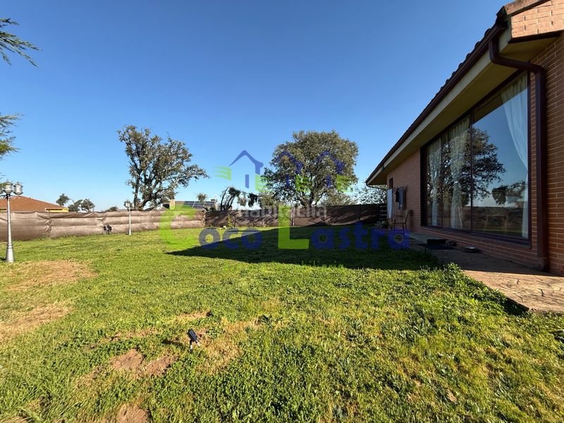 Foto a4ba4593-a6f4-4141-a369-30eb6389d00b. Xalet a calle abedul 5 a Carrascal de Barregas