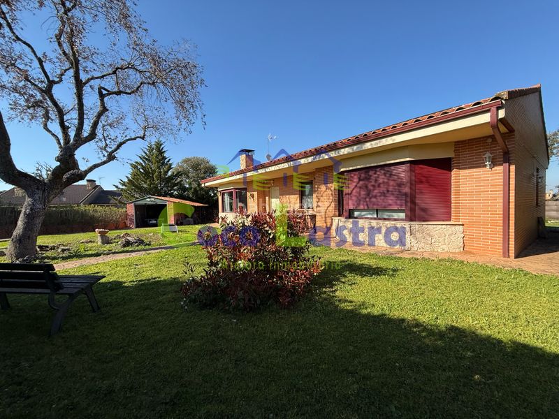 Foto c681cbe1-e381-4eb4-bec1-08588c664588. Xalet a calle abedul 5 a Carrascal de Barregas