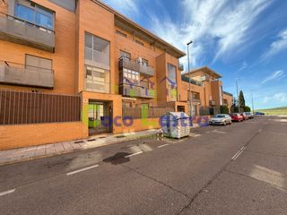Zweistöckige Wohnung in Calle figueira da foz 9