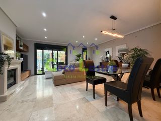 Casa adossada  Calle vel�zquez. Unifamiliar adosado en perfecto estado de conservaci�n, a escaso