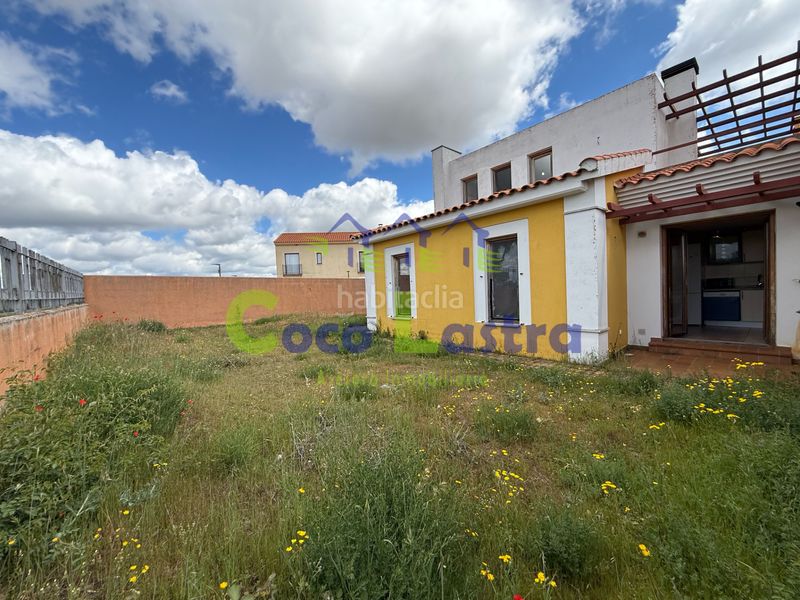 Foto a88c37d3-c742-4e2e-8660-76019d4e8413. Casa aparellada amb calefacció aparcament a Carrascal de Barregas
