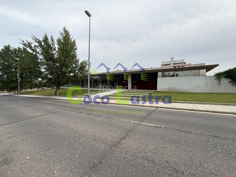 Foto 3d2dc5e3-7735-4725-af51-3e98e4ae1011. Edificio en Aldeatejada