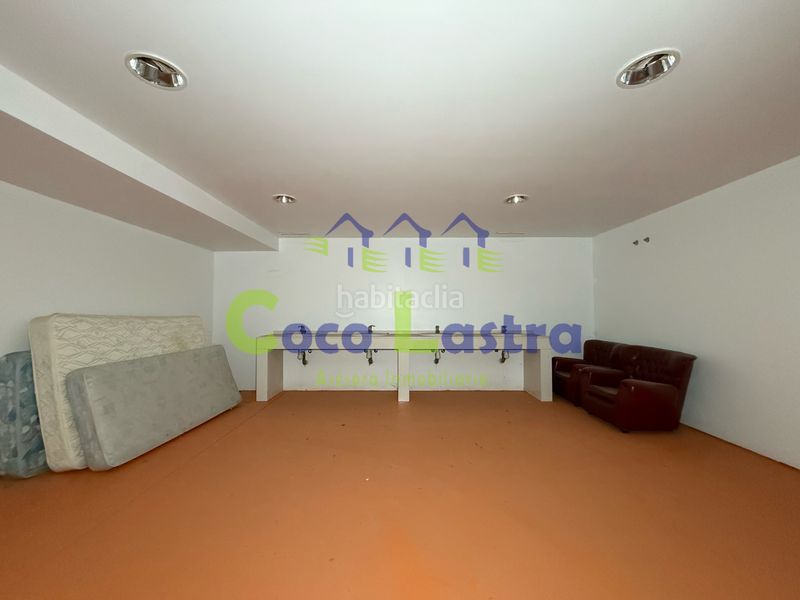 Foto 717edb3d-a336-4108-b547-e1665daf010f. Edificio en Aldeatejada