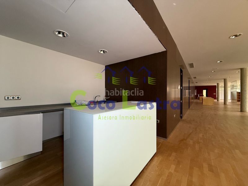 Foto f32f11a4-0aeb-4fca-a782-be627d280446. Edificio en Aldeatejada
