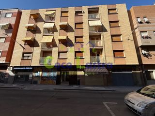 Flat  Calle palacio valdés. Vivienda para reformar en barrio oeste, una de las zonas más dem