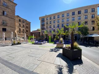 Alquiler Piso  Plaza del poeta iglesias. Vivienda exclusiva a escasos metros de la plaza mayor. todos los