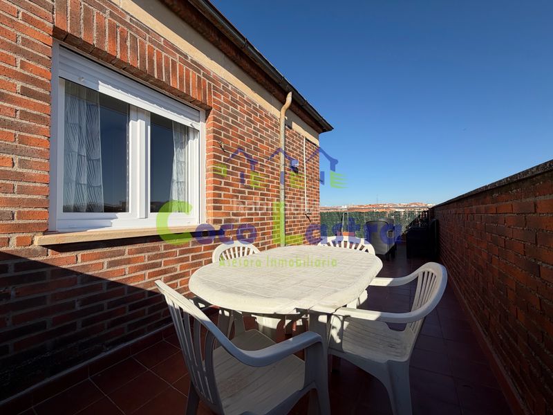 Foto e06922a1-c15f-42af-8393-c00cfaf4ef14. Lloguer àtic amb calefacció a Barrio Blanco Salamanca