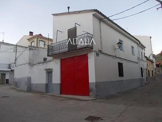 Maison  Colon. Magnífica vivienda registrada en fuentes cuenca con fachada a tr
