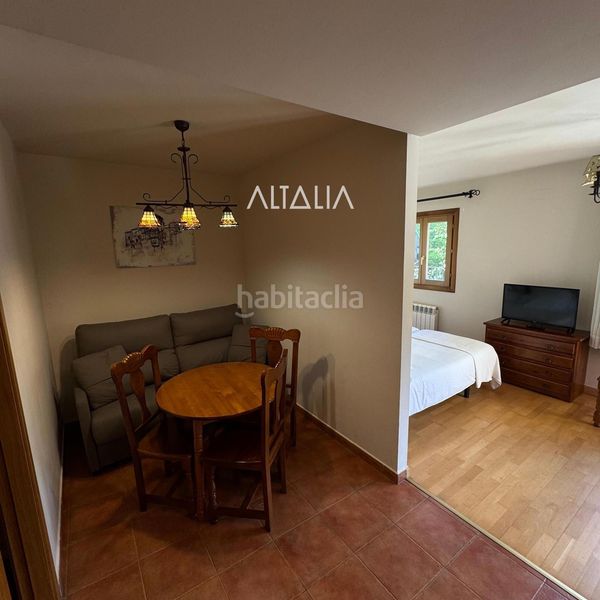 Foto af77b214-7b7a-4bab-ba39-852a504d2ad8. Edifici a Población de Arroyo