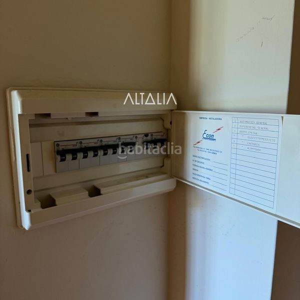 Foto f6b56935-fc12-4aaf-ba9e-26dc8b9550a3. Edifici a Población de Arroyo