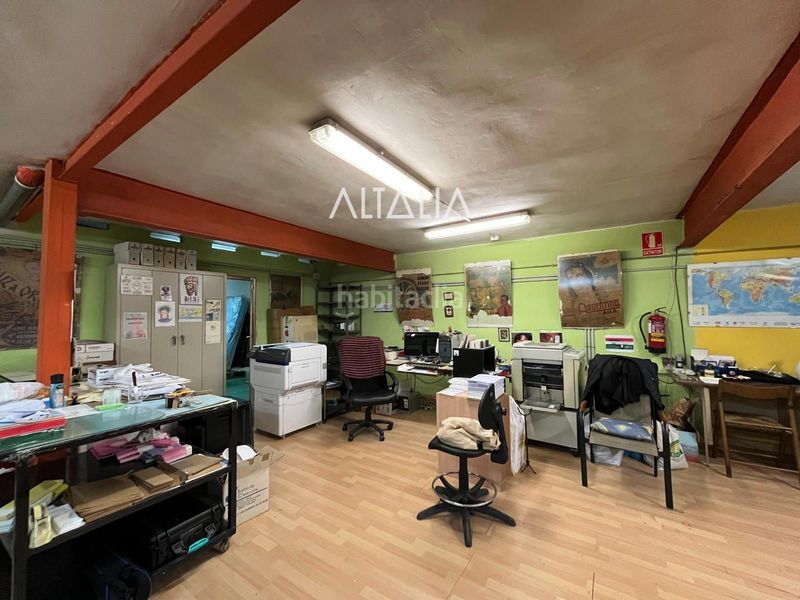 Foto 38582609-1ede-4db5-a89a-9ea9a51bde10. Local comercial a Centro Cuenca