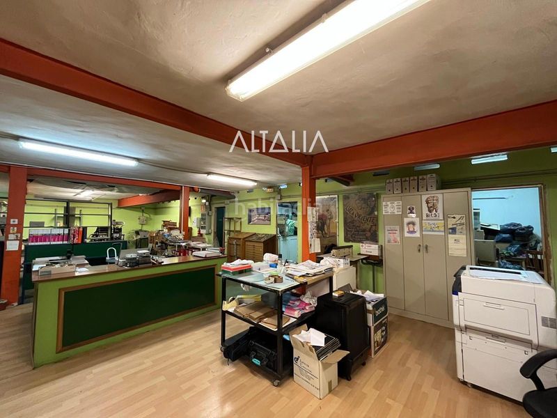 Foto 90db4142-eb90-43c2-9b7d-7461b15521d8. Local comercial a Centro Cuenca