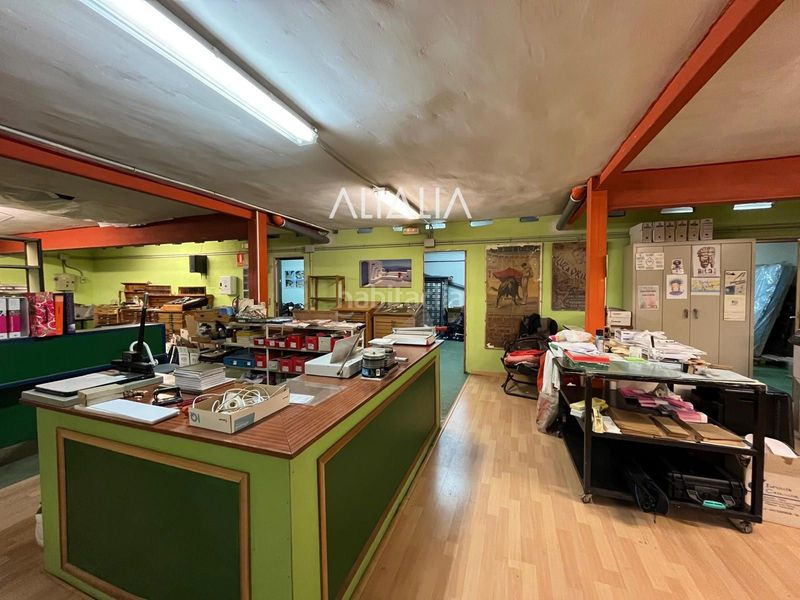 Foto fd3e1b55-c19a-42c5-9b24-ec0c1a5d5c05. Local comercial a Centro Cuenca