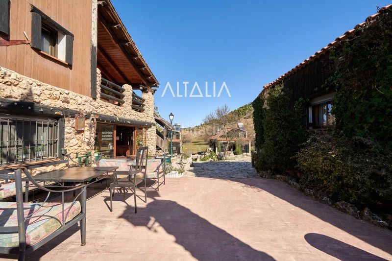 Foto 049842d9-0c67-4f1d-a24e-072eb92f2d52. Edificio finca en venta la utrera en las majadas en Majadas (Las)