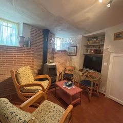 Casa  Calle queipo llano. Casa y terreno en la peraleja