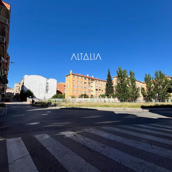 Foto e63107d6-0a6d-42c7-9c29-d9dfb615f502. Flat with heating in Centro Cuenca