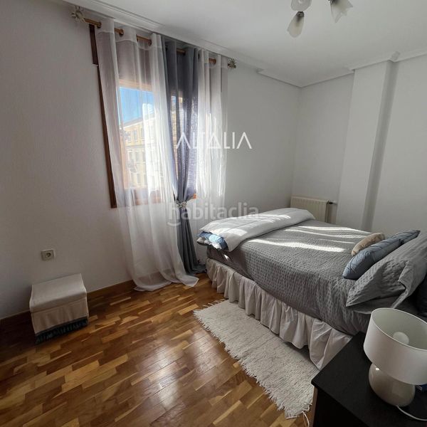 Foto b51d2a33-2826-47b4-8733-592a92928d60. Flat with heating in Centro Cuenca