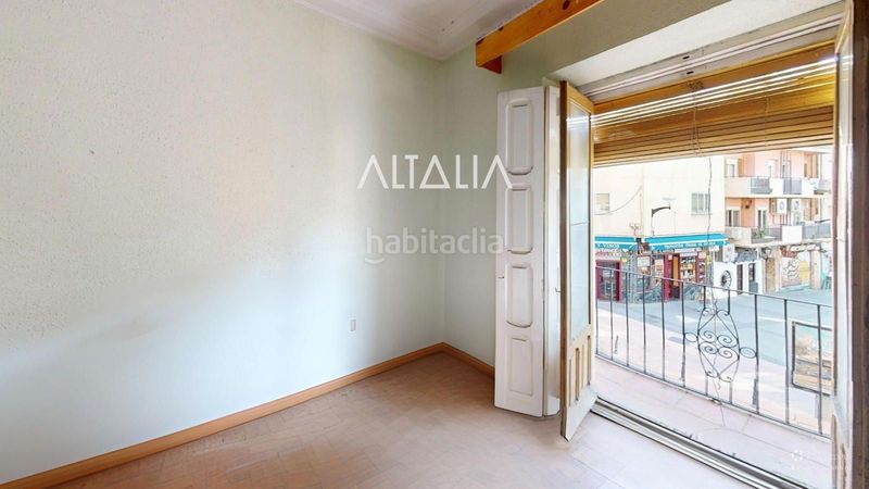 Foto f735f8d5-bec3-4cd1-9a1f-2d382f1a3b93. Edificio in Centro Cuenca