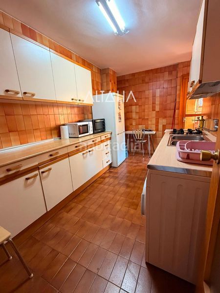 Foto 099613eb-bb06-4cec-a555-0b6a0f82ce39. Rent flat with heating parking in Centro Cuenca