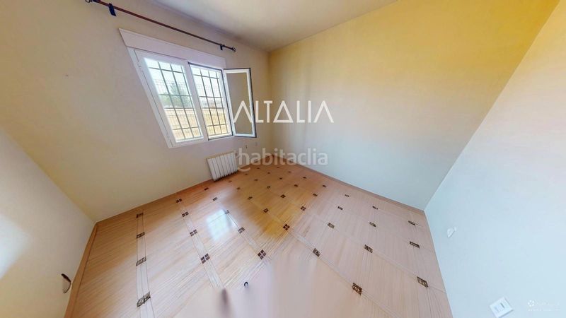 Foto 4bd51fce-70bf-4afa-8224-3a4dbb932a39. Casa adossada amb aparcament a Hontanaya