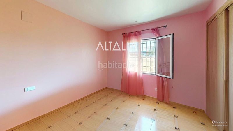 Foto 77a065b7-ca9e-4135-a9d9-8805436b7781. Casa adossada amb aparcament a Hontanaya