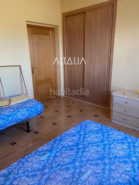 Foto e3201f7d-22e7-43d7-ad47-b340d0830203. Casa adossada amb aparcament a Hontanaya