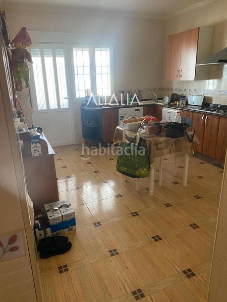 Foto f0b64954-d9bc-4990-8241-14a9e63c202e. Casa adossada amb aparcament a Hontanaya