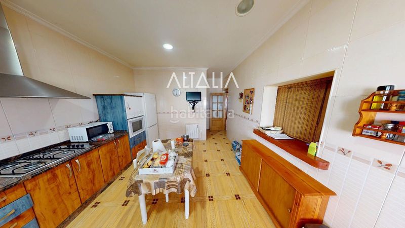 Foto f4f633d0-10a3-4ed3-8631-c3f9e61d6e93. Casa adossada amb aparcament a Hontanaya