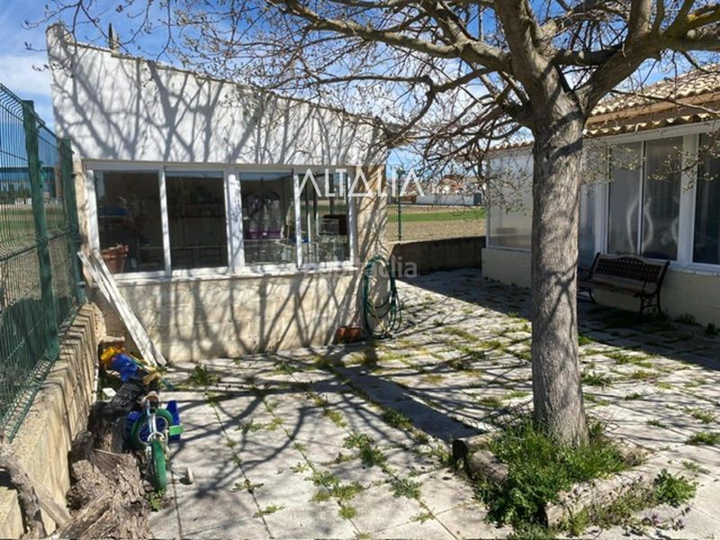 Foto fd9785c8-1db8-49bb-b7f9-9dbe0a1bc309. Casa adossada amb aparcament a Hontanaya