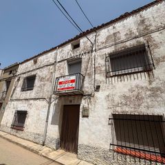 House  Mayor. Casa con patio en venta en castejón