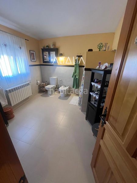 Foto a80b7afd-100a-4e6e-9a3a-6afc81d1021a. Casa amb calefacció aparcament a Torrejoncillo del Rey
