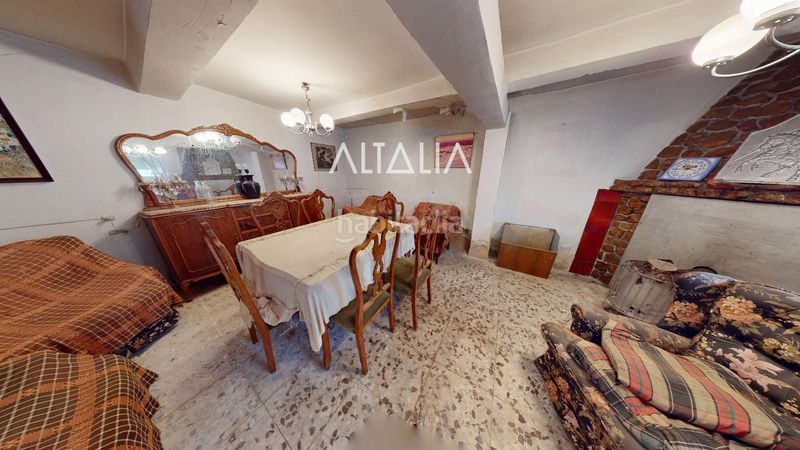 Foto c1e982f1-999a-4f45-ae37-0ee5635be7ec. Casa amb aparcament a Poyatos