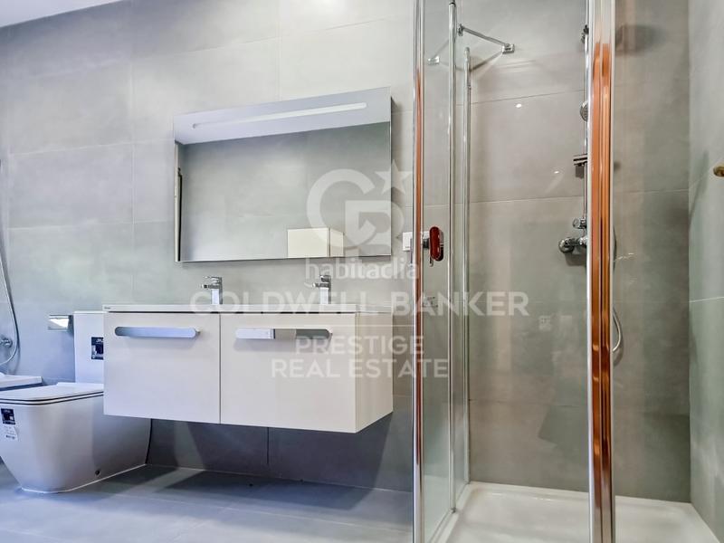 Foto 069f213f-989b-4b3d-a9d5-cbe0294917e8. House with parking in Ciutat Diagonal Esplugues de Llobregat