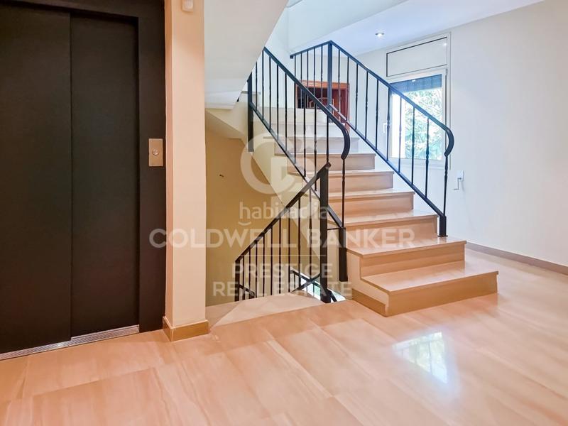 Foto 0d40bea2-af2c-4834-8c8c-a2965d5ee890. House with parking in Ciutat Diagonal Esplugues de Llobregat