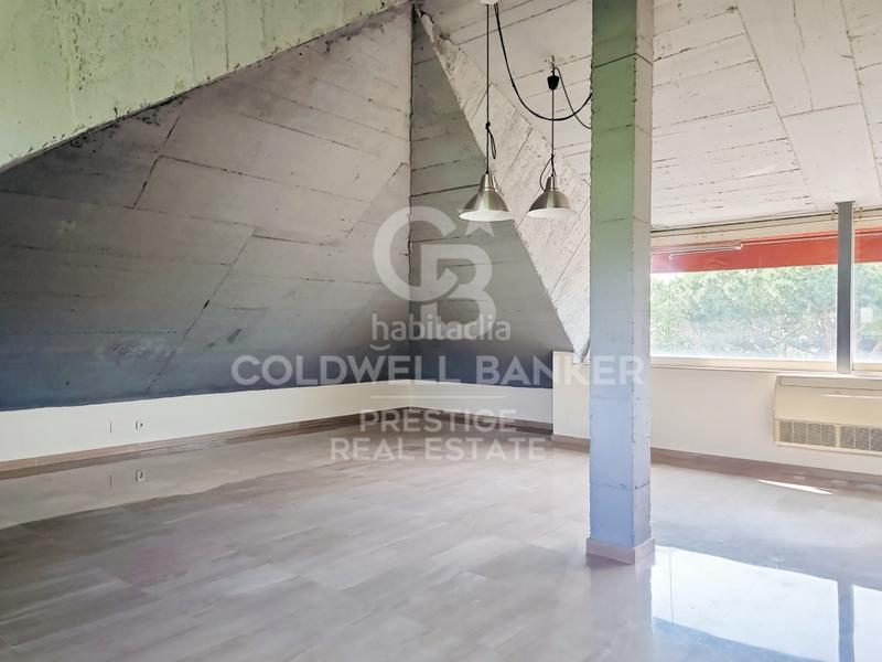 Foto 273032eb-430e-40b4-90e5-03a52941a001. House with parking in Ciutat Diagonal Esplugues de Llobregat