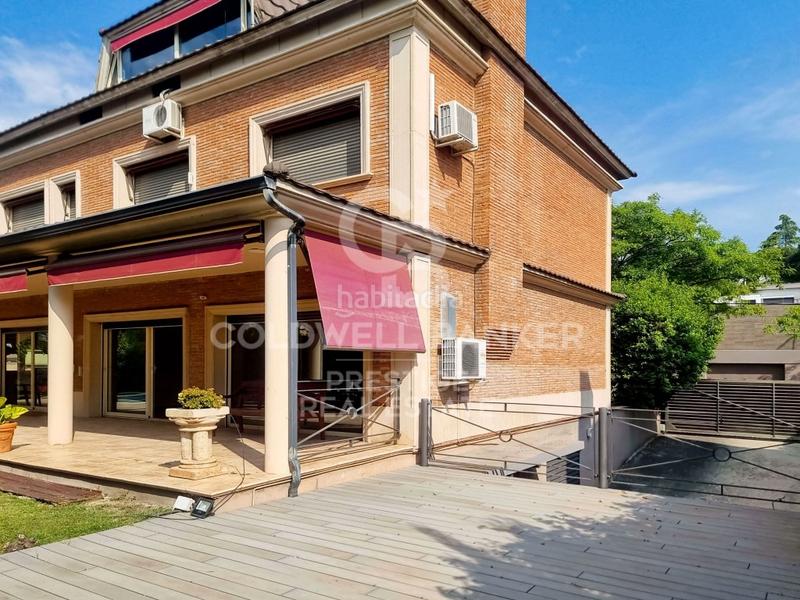 Foto 2b23376d-8985-42b7-b01c-aa5c8a886880. House with parking in Ciutat Diagonal Esplugues de Llobregat