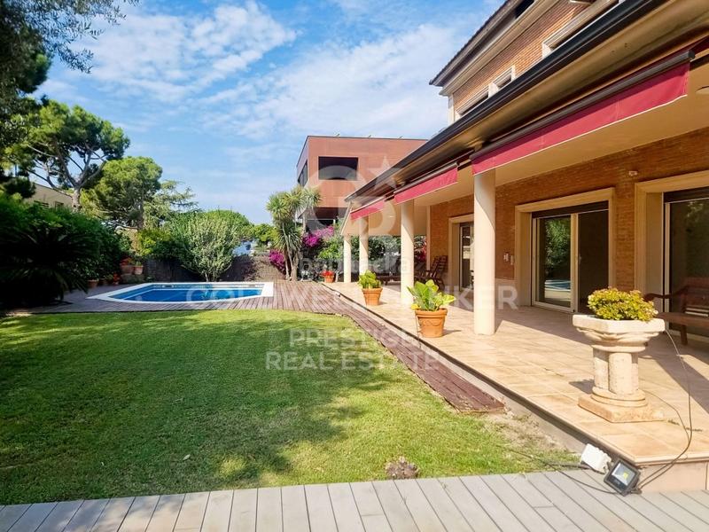 Foto 35f16d5e-34c1-4c22-94cc-f16fcf5817ad. House with parking in Ciutat Diagonal Esplugues de Llobregat