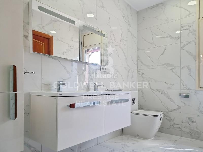 Foto 39b0d26b-2371-4f67-ad85-bca3b12d45a0. House with parking in Ciutat Diagonal Esplugues de Llobregat