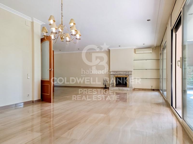 Foto 42dd65a5-2769-4043-b196-f1baba4e3320. House with parking in Ciutat Diagonal Esplugues de Llobregat