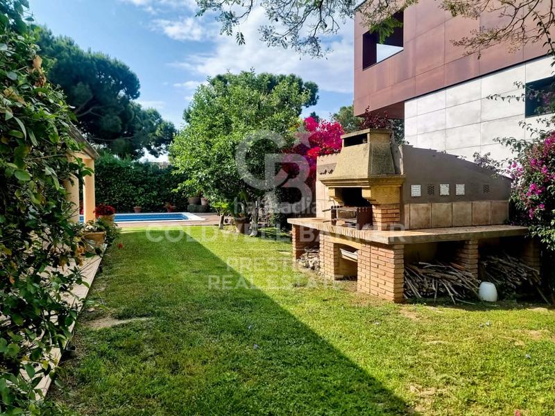 Foto 4e097104-6771-4fb1-9ce0-69b19cf8d971. House with parking in Ciutat Diagonal Esplugues de Llobregat