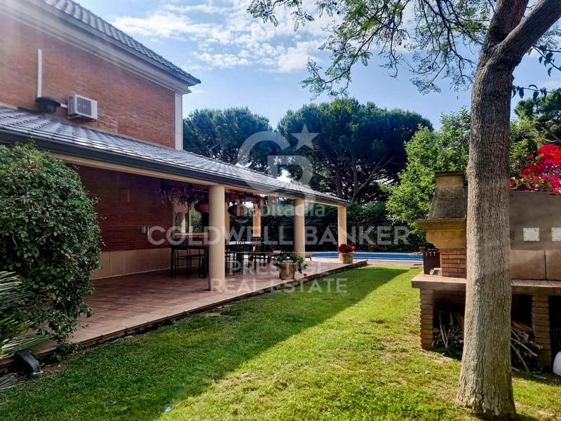 Foto 596528b6-e7e7-43b3-a9f7-a8e865f073bd. House with parking in Ciutat Diagonal Esplugues de Llobregat