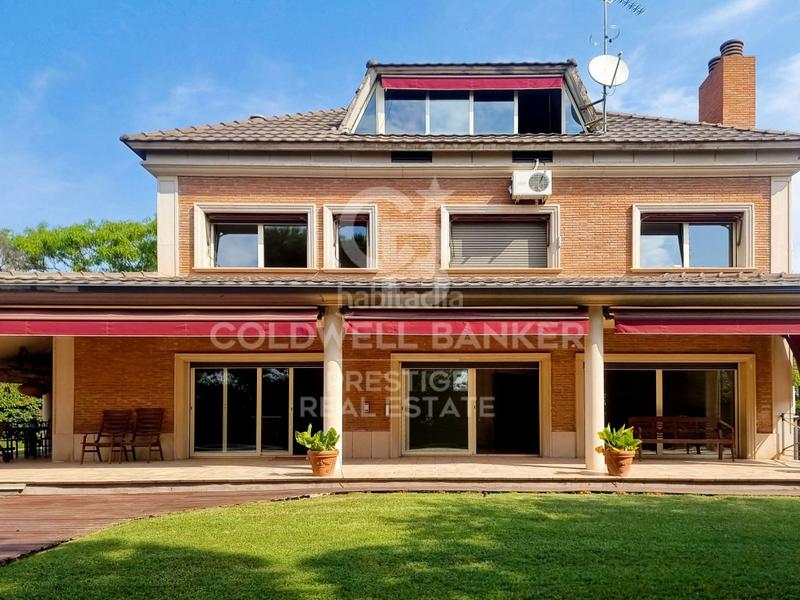 Foto 6135bce7-247b-4cec-b408-0cdaac1cf5f2. House with parking in Ciutat Diagonal Esplugues de Llobregat