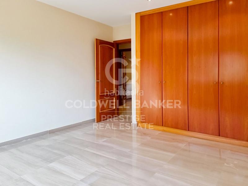 Foto bd8b3c62-16bc-4706-b3b8-2cdd6f6ef68b. House with parking in Ciutat Diagonal Esplugues de Llobregat